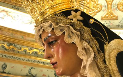 Atuendo de María Santísima de las Angustias para el mes de noviembre. Mes de los difuntos