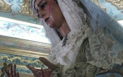 Atuendo de María Santísima de las Angustias para la festividad de  la Inmaculada.