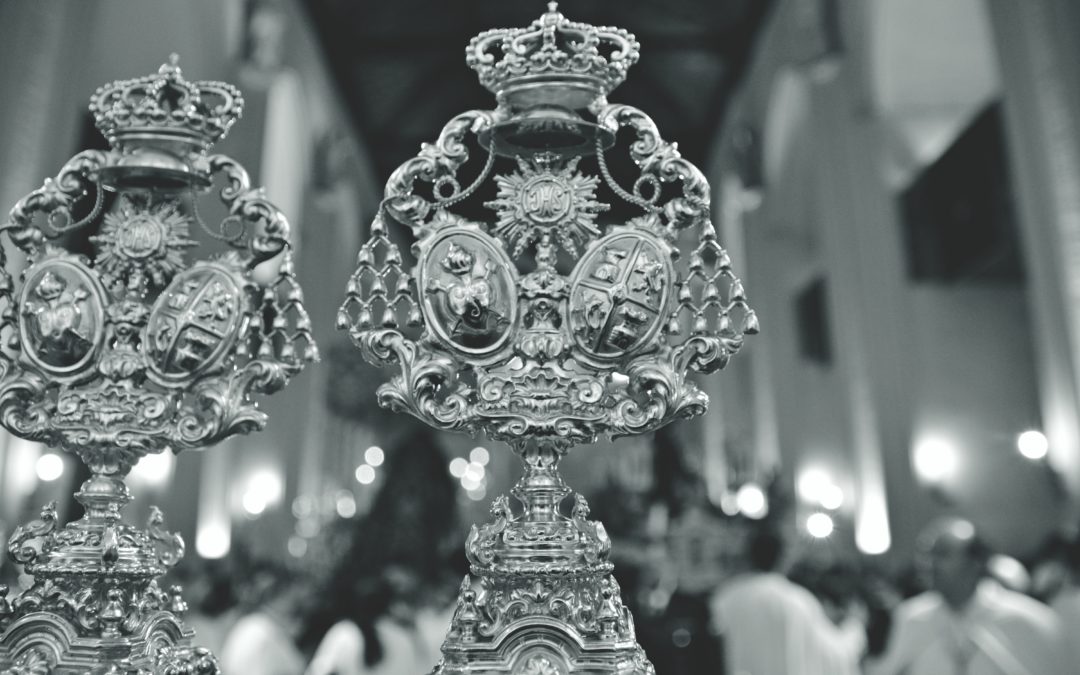 Aún hay sillas disponibles para contemplar la salida de nuestra Hermandad.