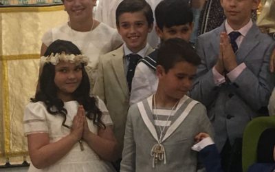 EL DÍA GRANDE DE NUESTROS HERMANOS MÁS PEQUEÑOS EN SU INICIACIÓN CRISTIANA.