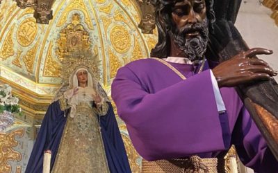 Cambio de atuendo del Señor de la Salud y la Virgen de las Angustias