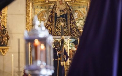 La Hermandad de Los Gitanos peregrina a la Parroquia de Santa Teresa para ganar el Jubileo del Gran Poder