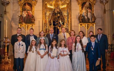 Los niños de Catequesis reciben su Primera Comunión