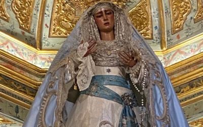 La Virgen de las Angustias ataviada para la festividad de la Inmaculada