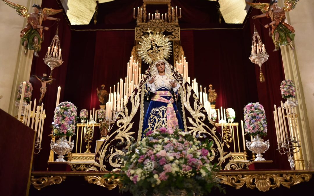 Veneración de los fieles a María Santísima de las Angustias
