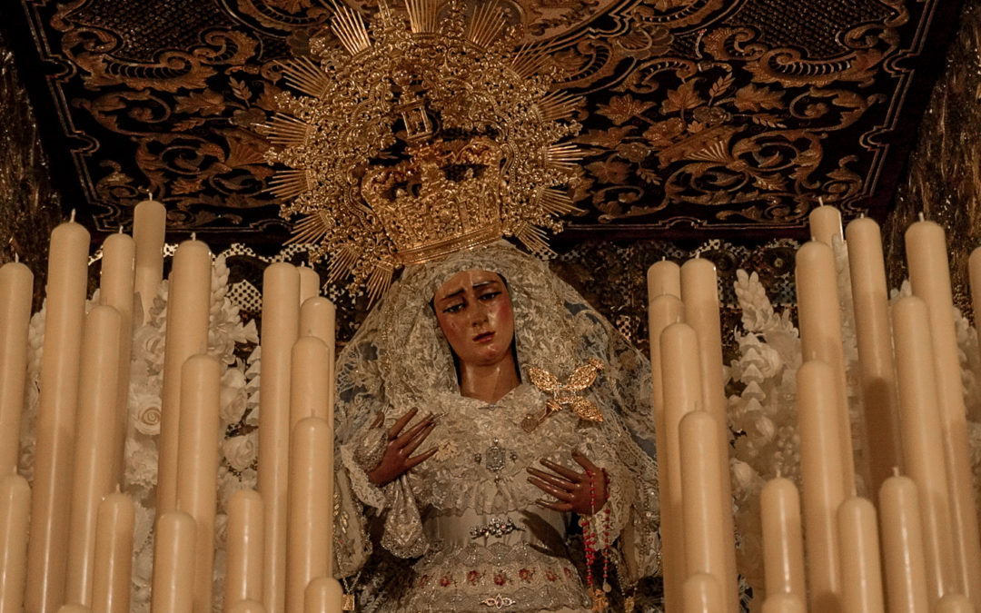 María Santísima de las Angustias, en su Palio, aguarda la próxima Madrugada