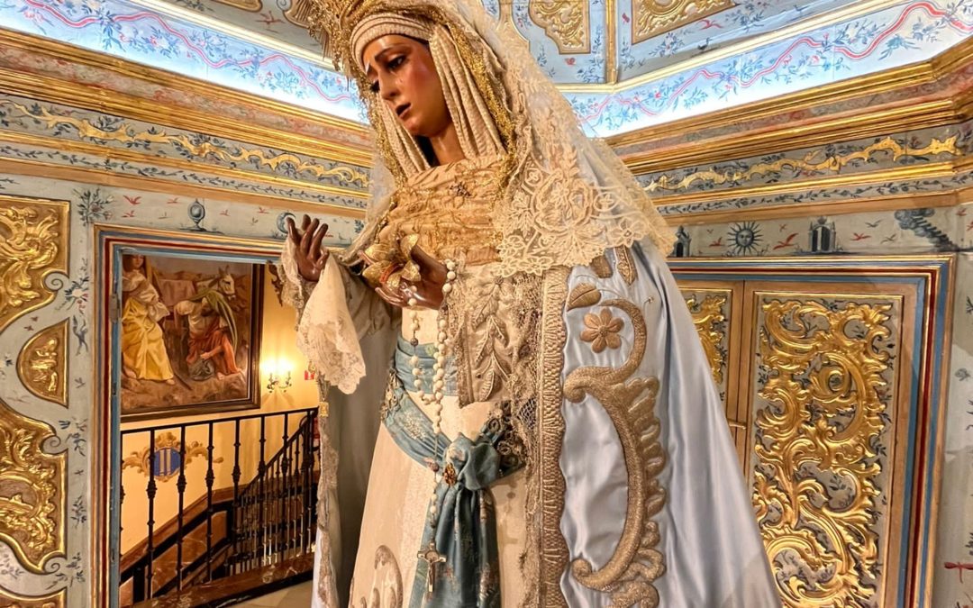 La Virgen de las Angustias ataviada para la festividad de la Inmaculada
