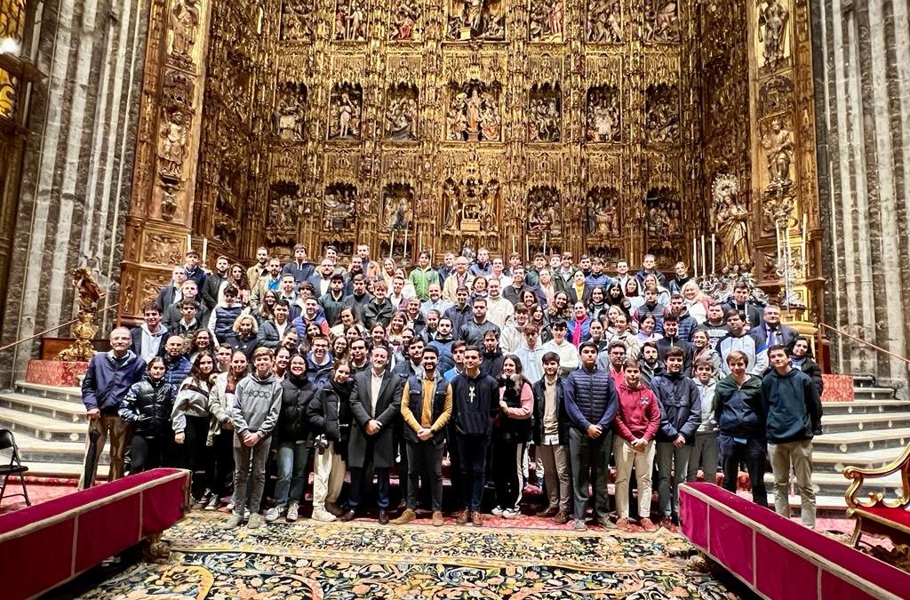 Hermanos del Grupo de Acólitos participan en el Curso «Acólitos Cofrades» del Consejo