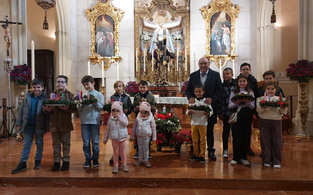 Los niños de catequesis presentan en nuestro Santuario sus Coronas de Adviento