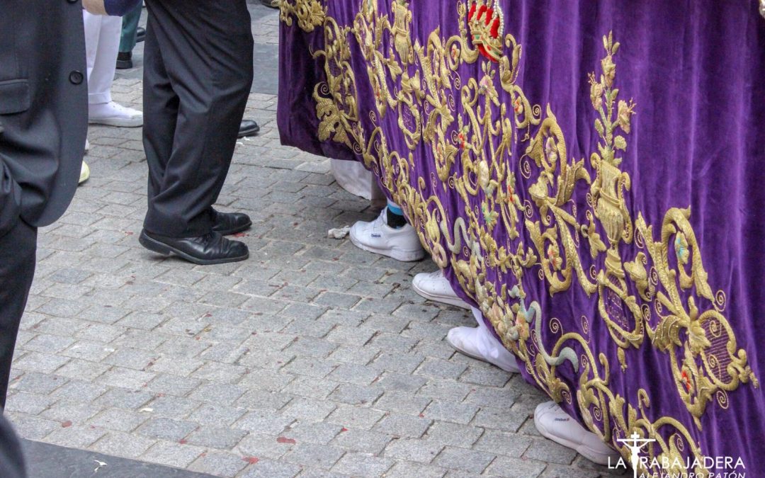 Presentación del proyecto de los nuevos faldones para el Palio de la Virgen de las Angustias