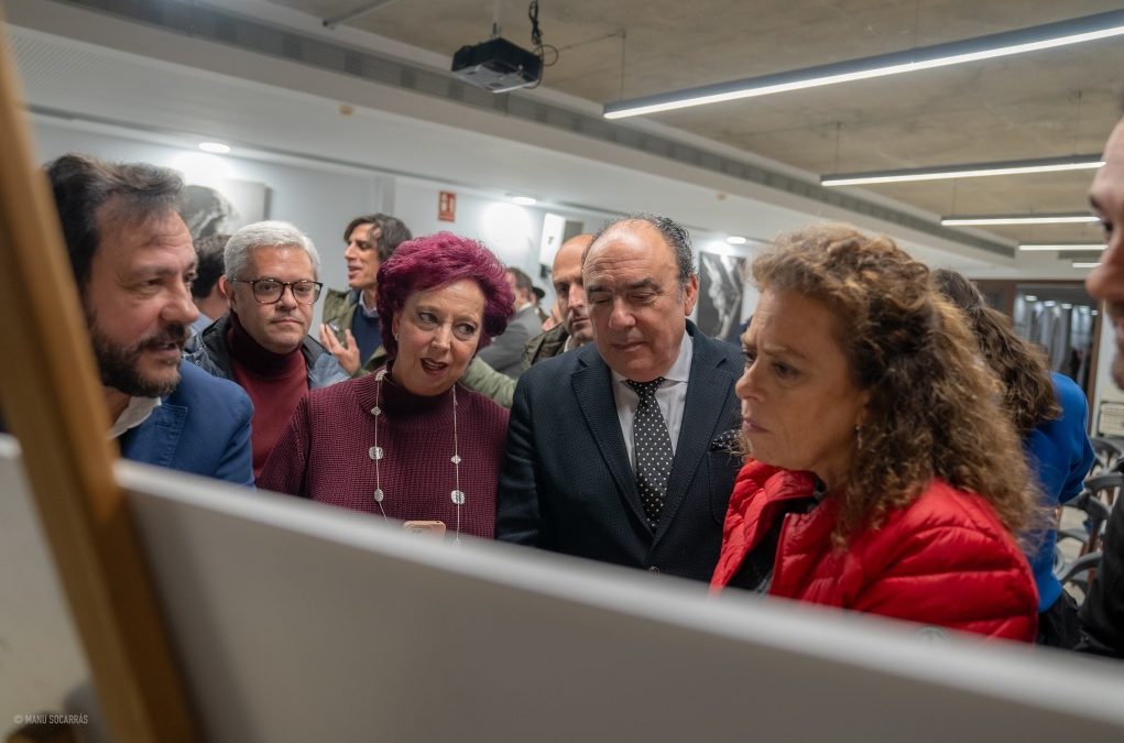Presentado el proyecto de los nuevos faldones para el palio de la Virgen de las Angustias