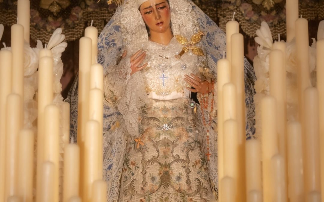 Ofrenda a la Virgen de las Angustias en el aniversario de su Bendición